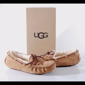 Ugg Dakota Moccasins